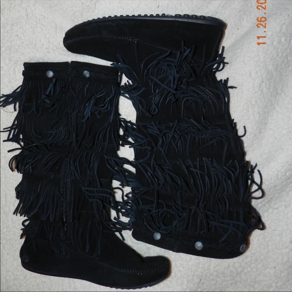 Women’s Five Layer Fringe Black Minnetonka Boots